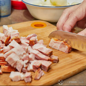 нарезать бекон