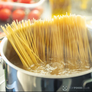 варить спагетти