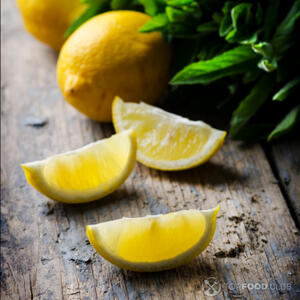 нарезать лимон дольками