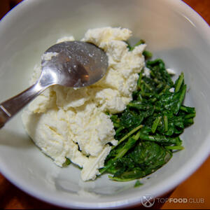 смесь рикотты и шпината