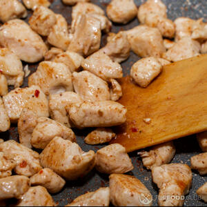 жарить нарезанное куриное филе