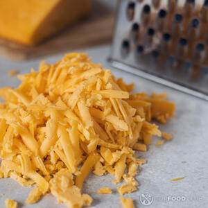 натереть сыр чеддер