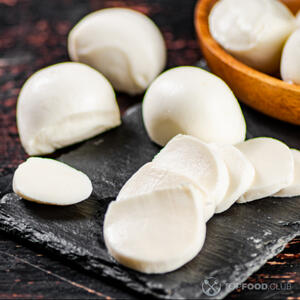 нарезанная моцарелла