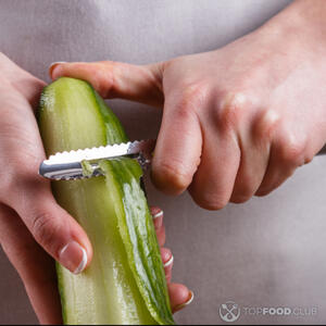 Чистим огурцы от кожи