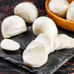 нарезанная моцарелла