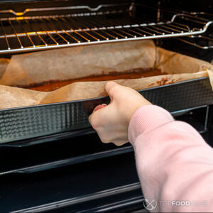 поставить пиццу в духовку