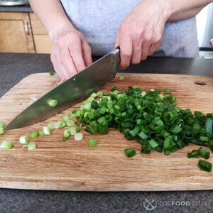 Режим зеленый лук мелко