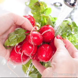 Моем редиску