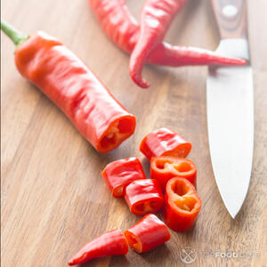 нарезать перец чили