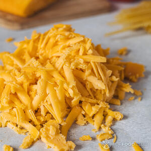 Натертый сыр откладывем.