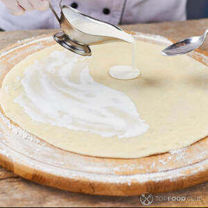 нанести соус