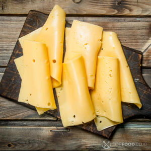 ломтики сыра чеддер