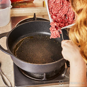 добавить фарш