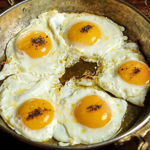 Солим и перчим яйца