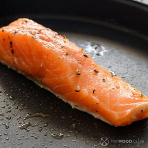 Жарим лосось