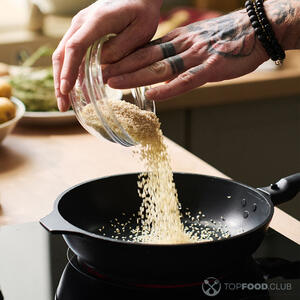 Обжарьте кунжут