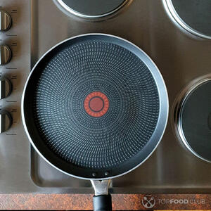 Ставим сковороду на огонь