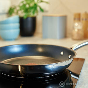 Ставим сковороду на огонь