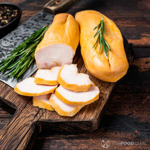 нарезать копченую грудку