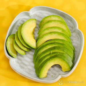 ломтики авокадо