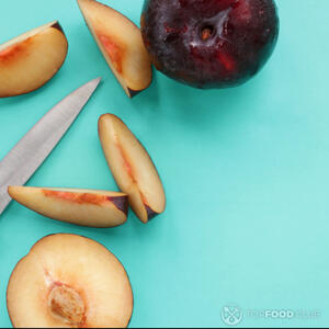 нарезать сливы