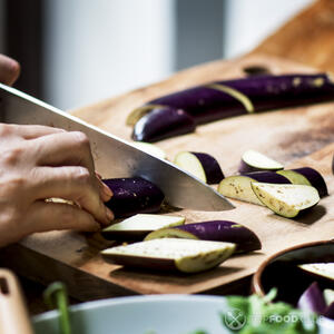 Режем баклажаны