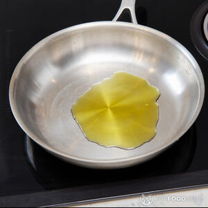 сковорода с маслом