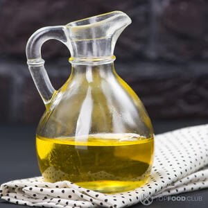 Наливаем масло