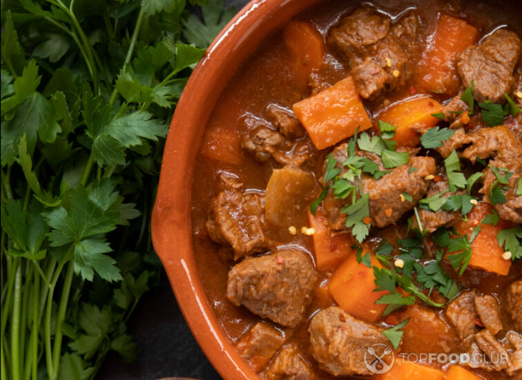 2023-05-26-hpdlng-delicious-goulash-stew-on-table