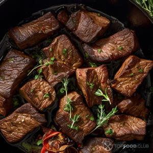 Обжариваем мясо