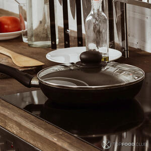 сковорода на плите