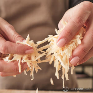 Посыпаем сыром