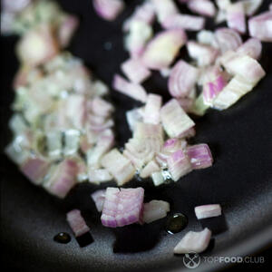 нарезать лук-шалот