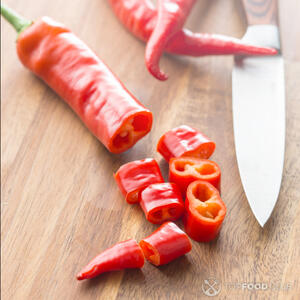 нарезать перец чили