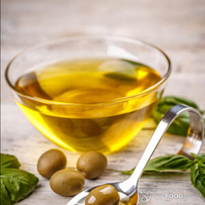 сбрызнуть оливковым маслом