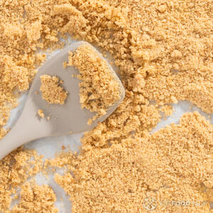 Обваливаем в сухарях