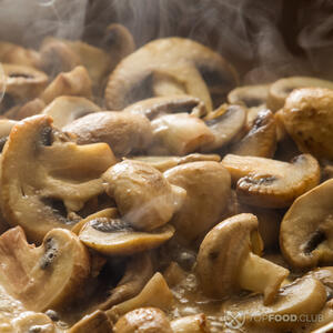 Высыпаем грибы