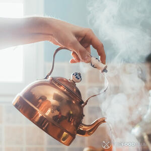 Заливаем их водой