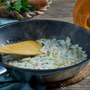 обжарить лук