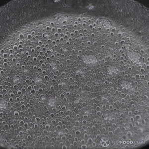 довести воду до кипения