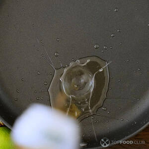 Добавляем масло