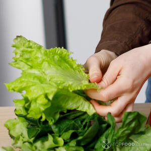 Подготавливаем салат