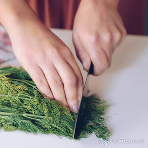 Режем укроп