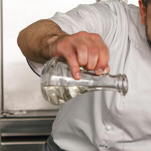 Наливаем масло