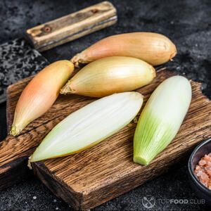 чистить лук-шалот