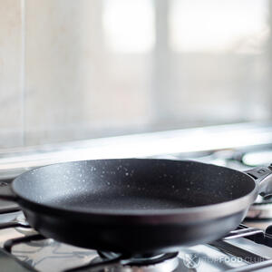 Ставим сковороду