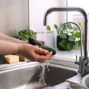 Моем огурец