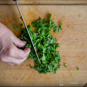 нарезать мяту