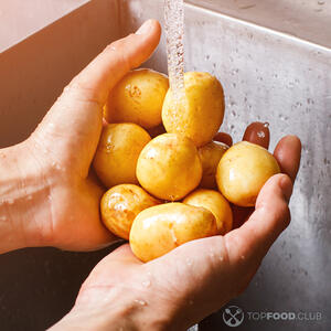 Моем картошку