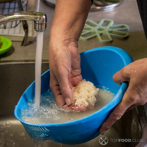 Промываем рис